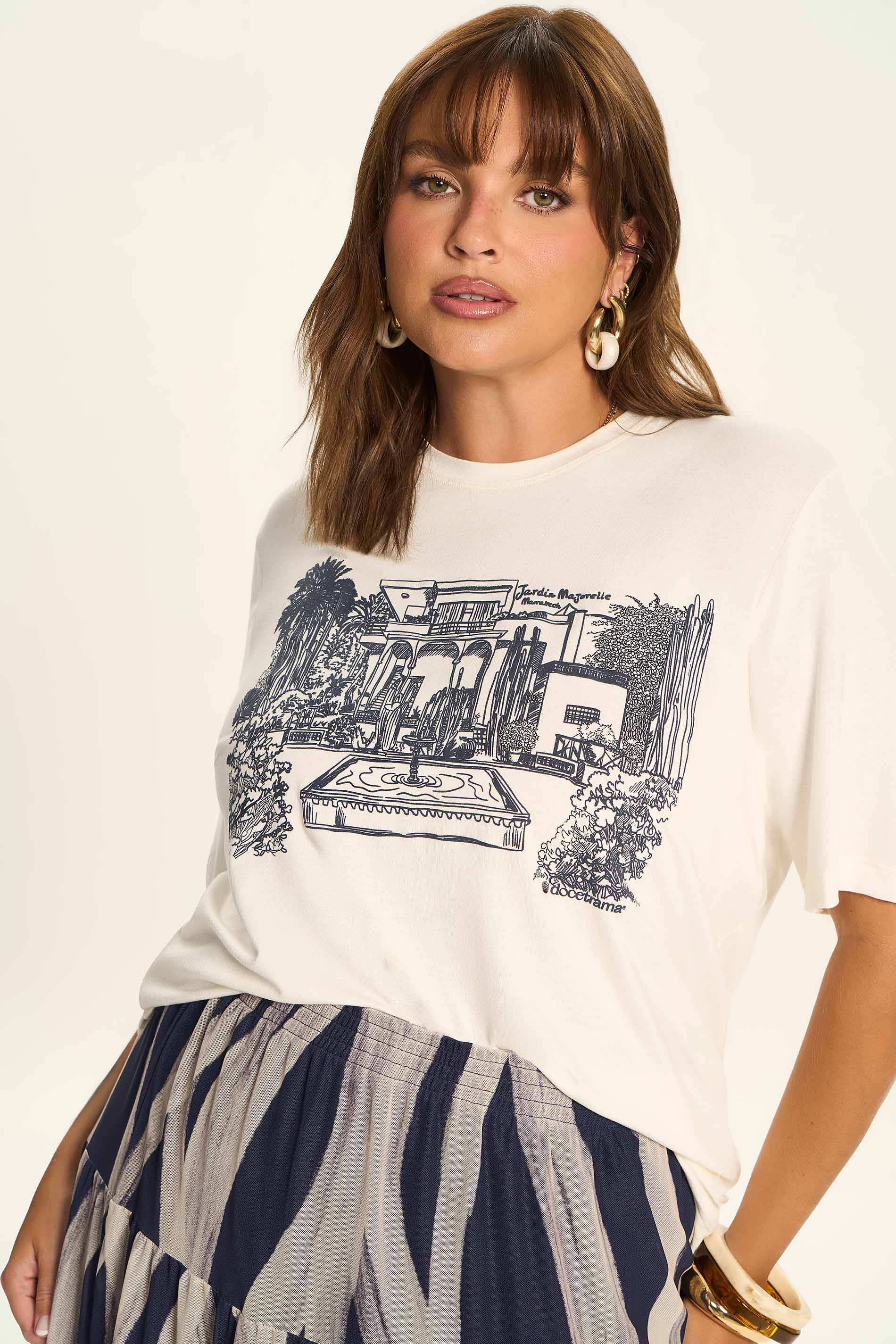T-Shirt Feminina Ampla Reta com Estampa Miragem - Doce Trama