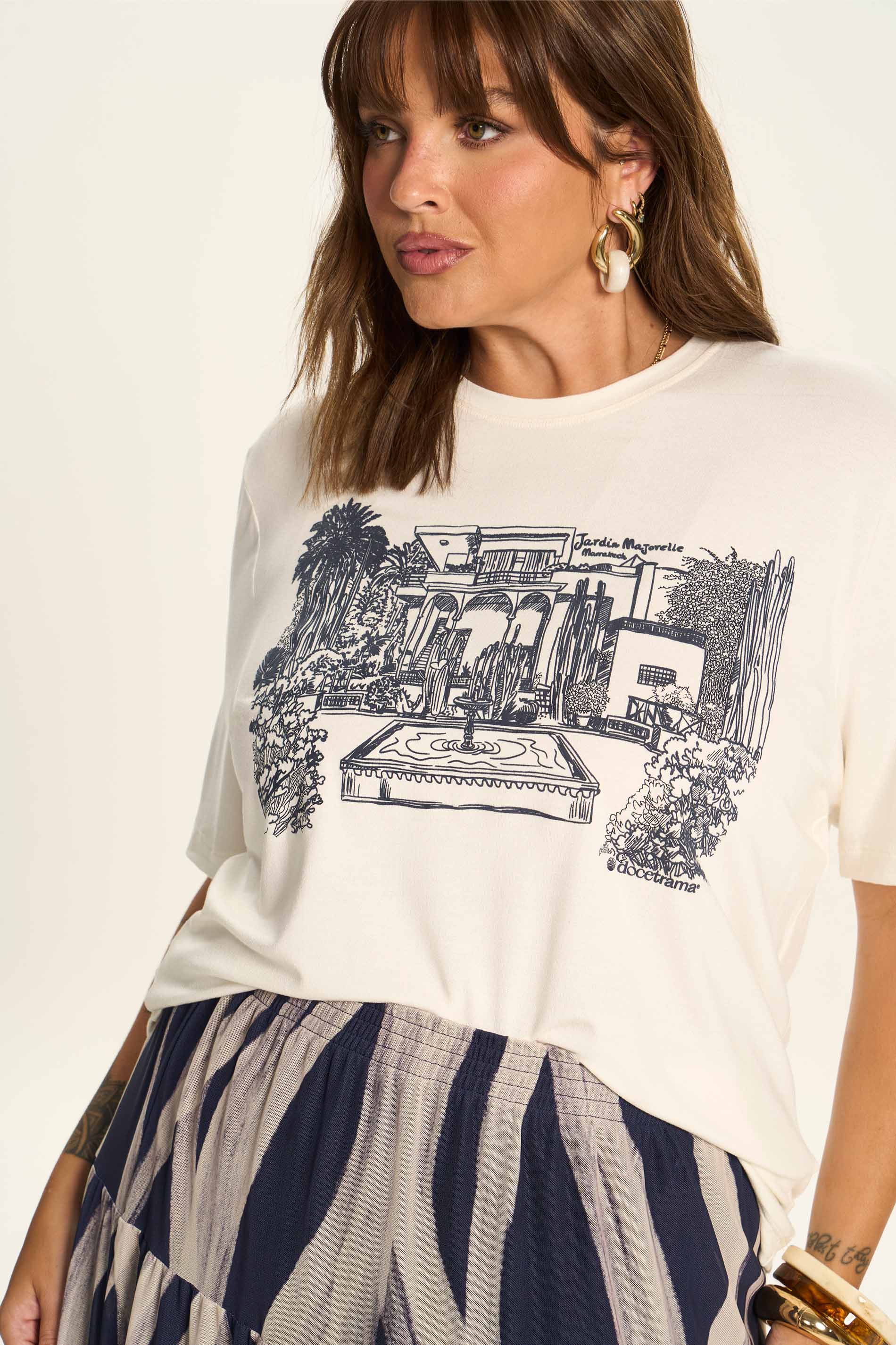 T-Shirt Feminina Ampla Reta com Estampa Miragem - Doce Trama