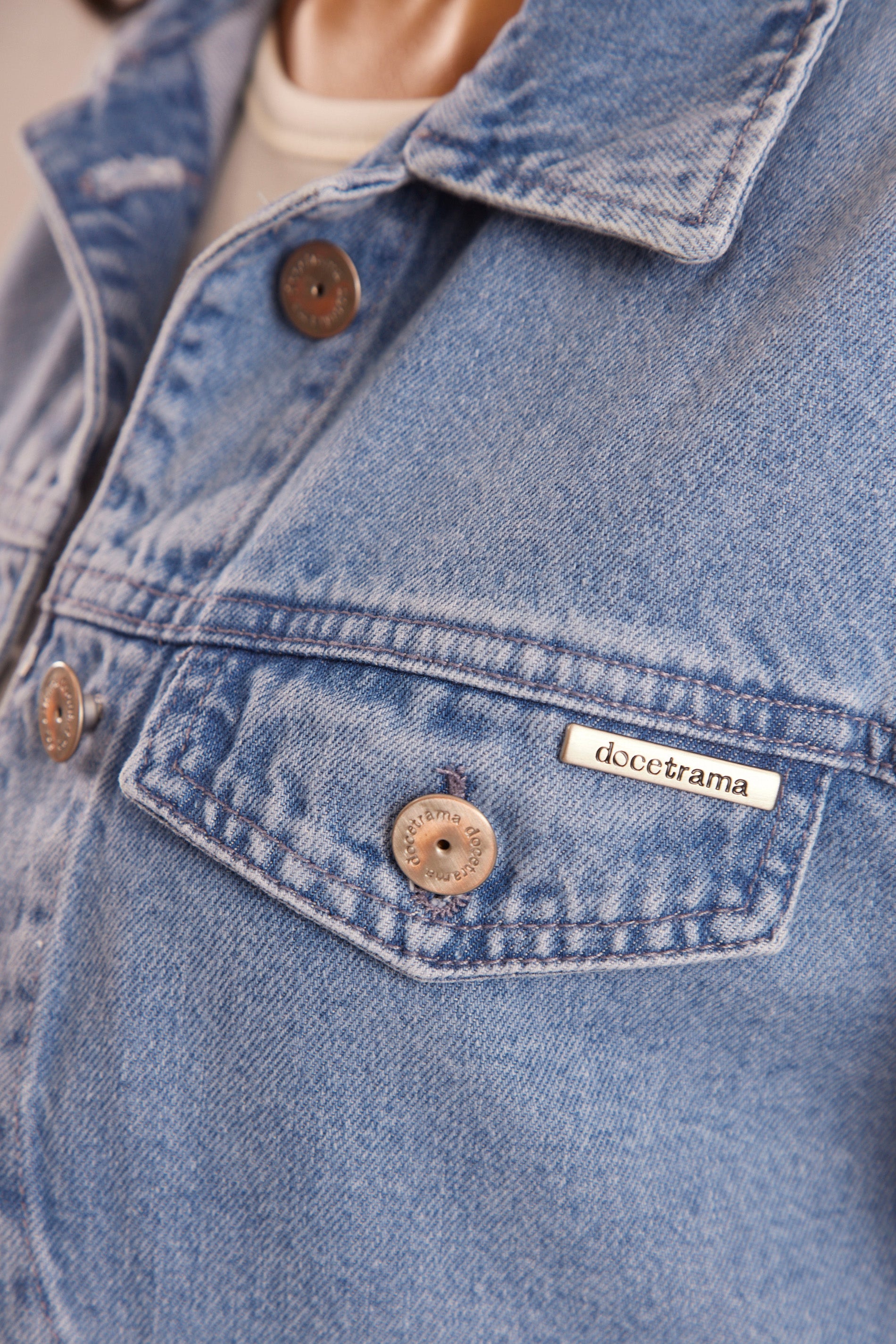 Jaqueta Cropped Jeans Barra Arredondada Miragem - Doce Trama