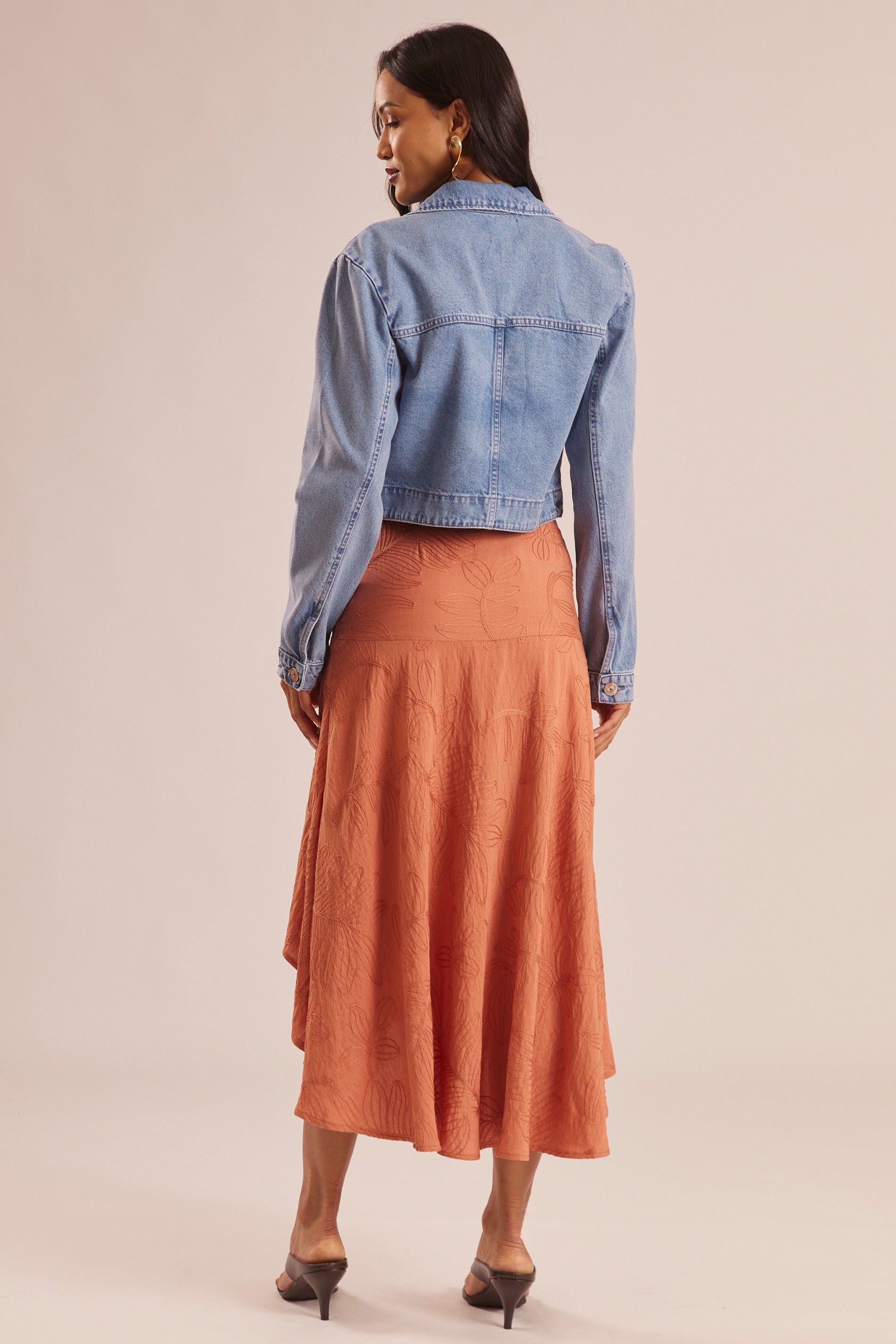 Jaqueta Cropped Jeans Barra Arredondada Miragem - Doce Trama