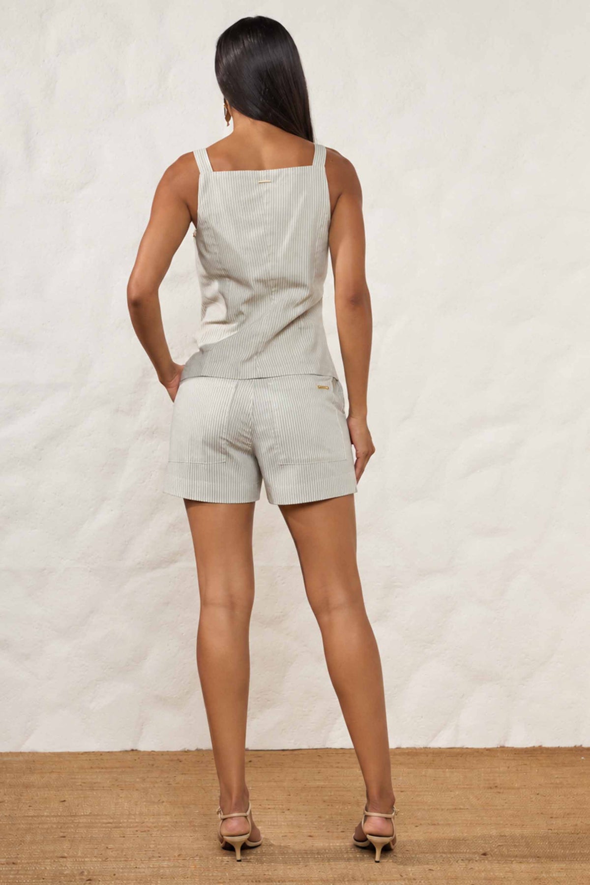 Shorts em Sarja Alfaiataria Cintura Alta Resort - Doce Trama