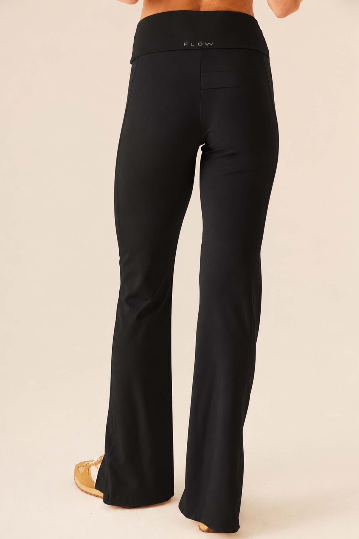Calça Pantalona Malha Poliamida com Fenda Flow - Doce Trama