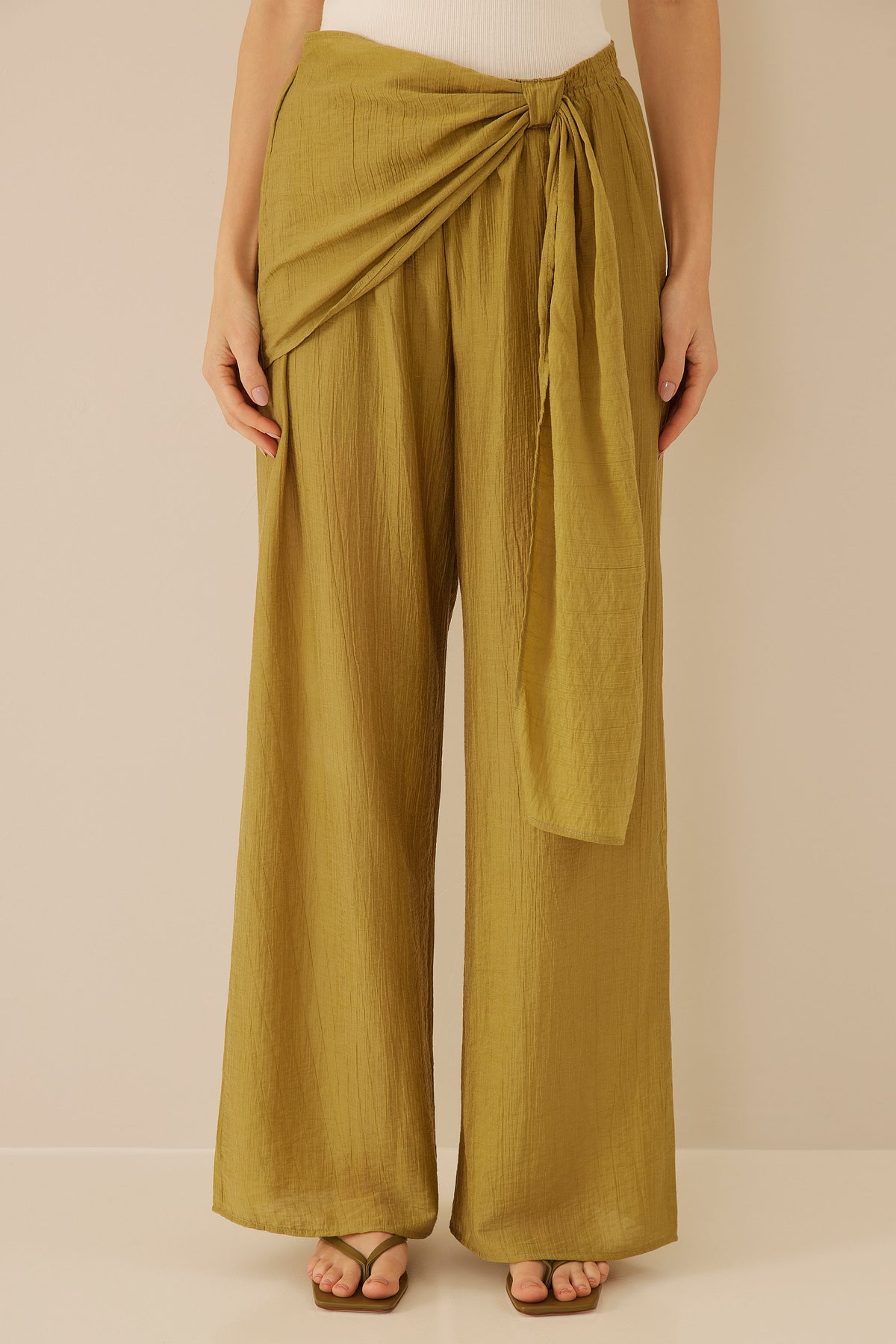 Calça Pantalona Texturizada com Drapeado Resort - Doce Trama
