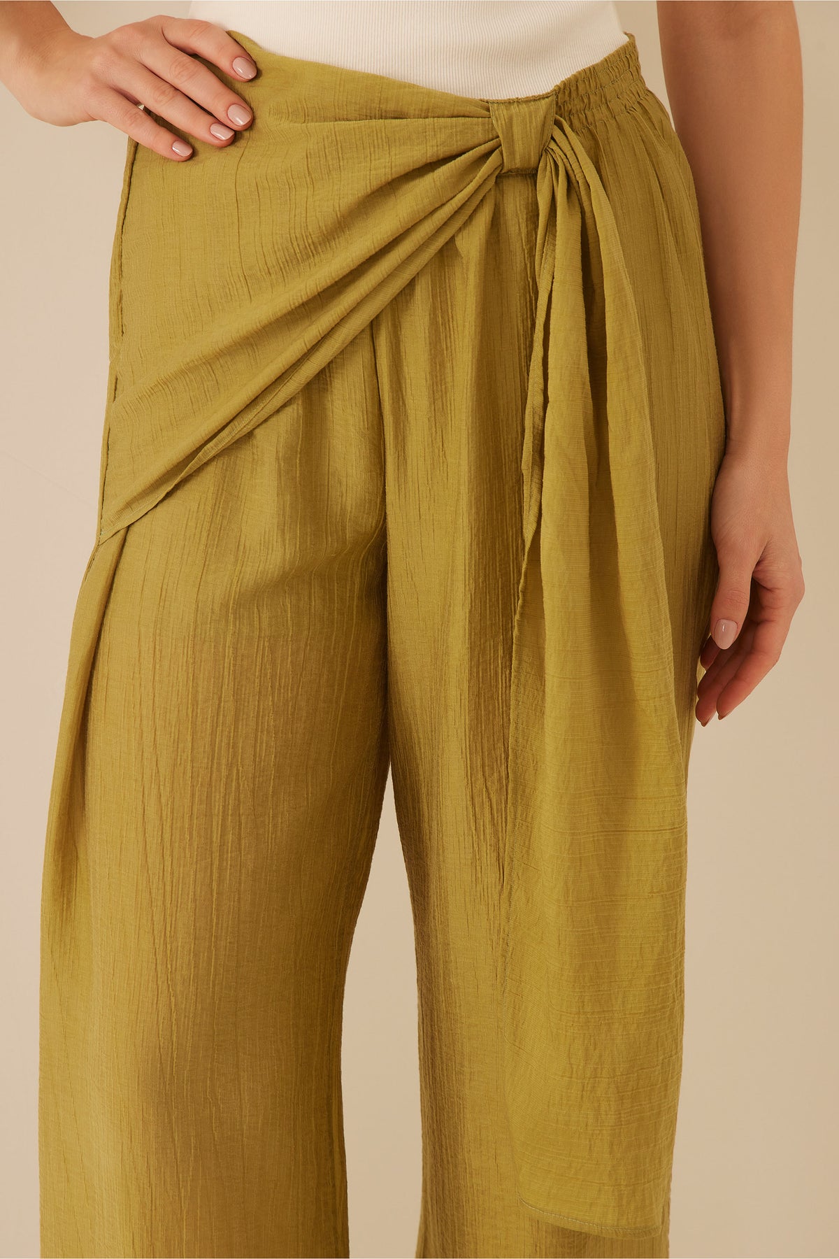 Calça Pantalona Texturizada com Drapeado Resort - Doce Trama