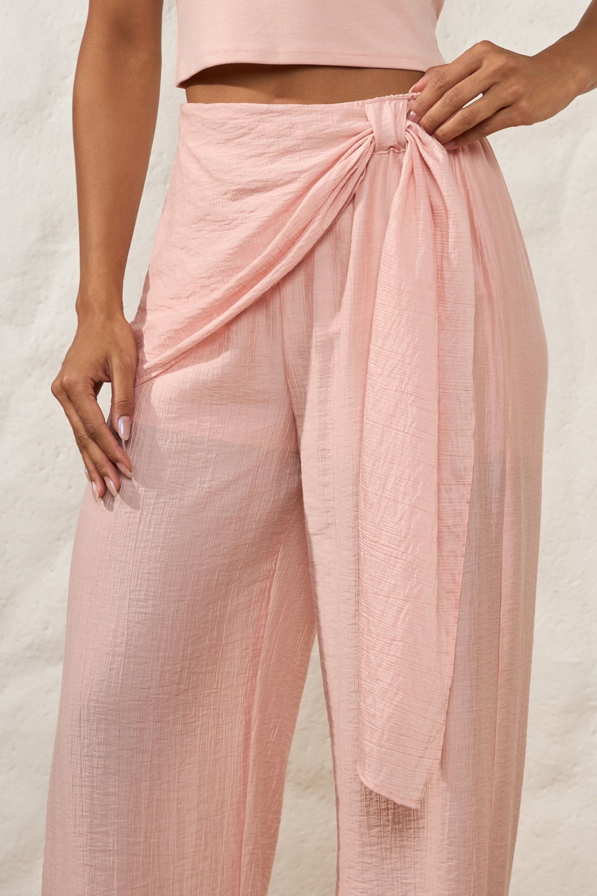 Calça Pantalona Texturizada com Drapeado Resort - Doce Trama