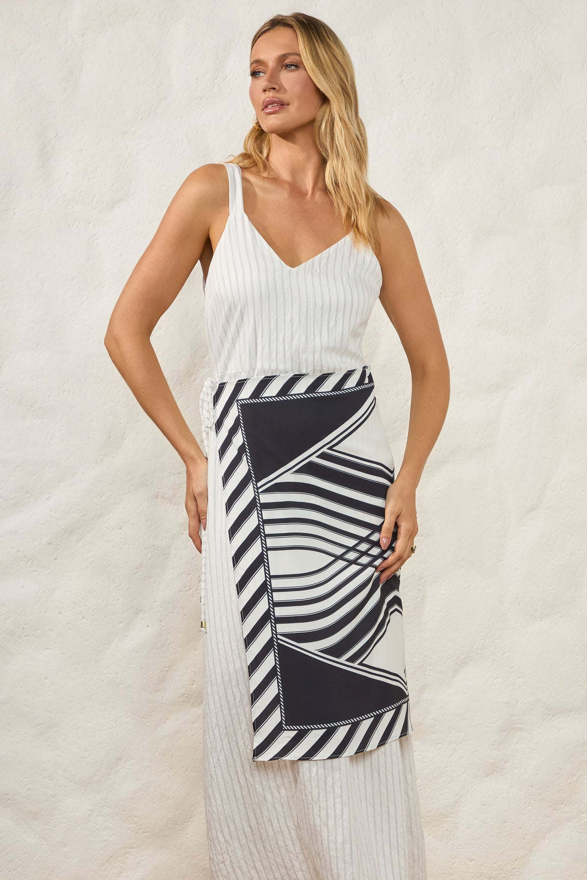 Vestido Midi em Tecido Plano Resort - Doce Trama