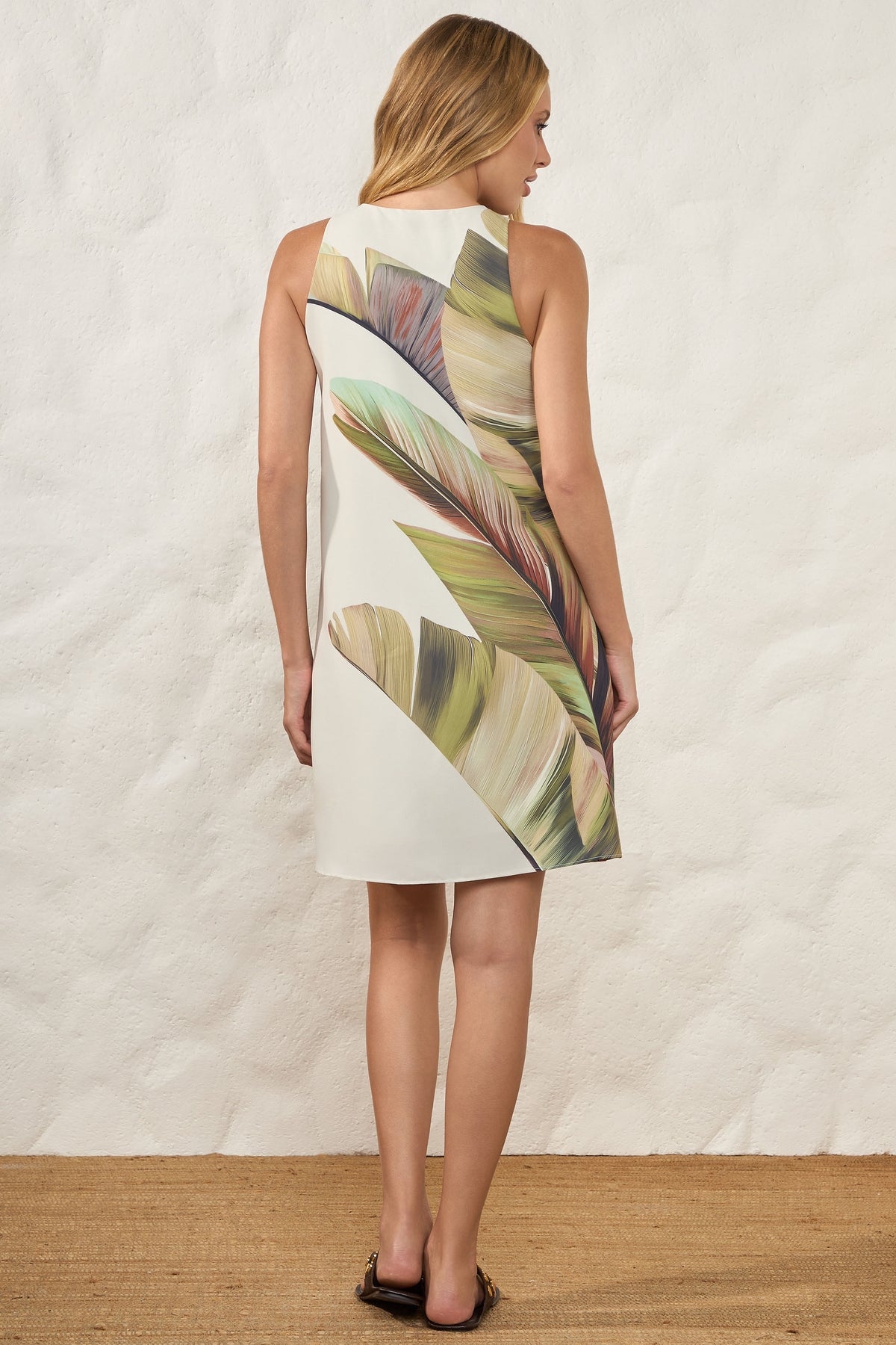 Vestido Curto Reto Plano Soft Estampado Resort - Doce Trama