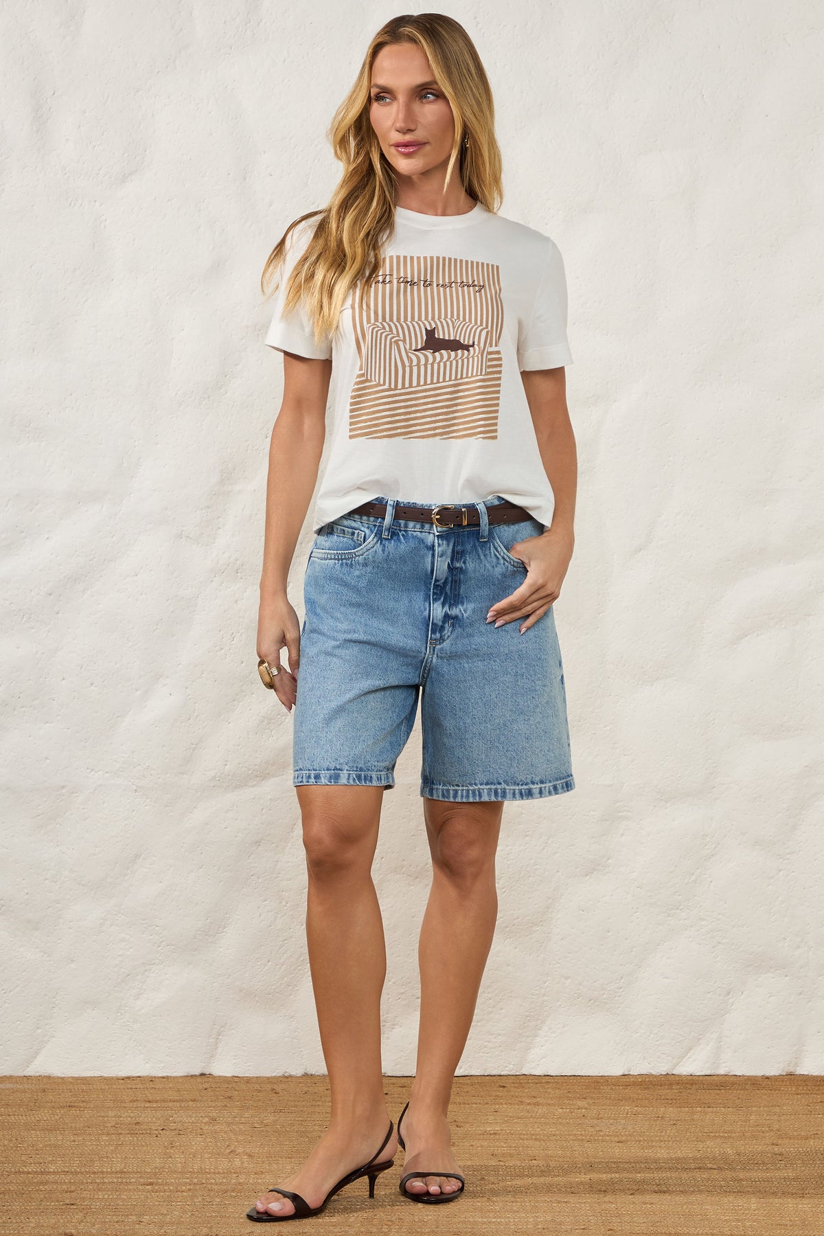 T-Shirt Reta em Malha Estampa Localizada Resort - Doce Trama