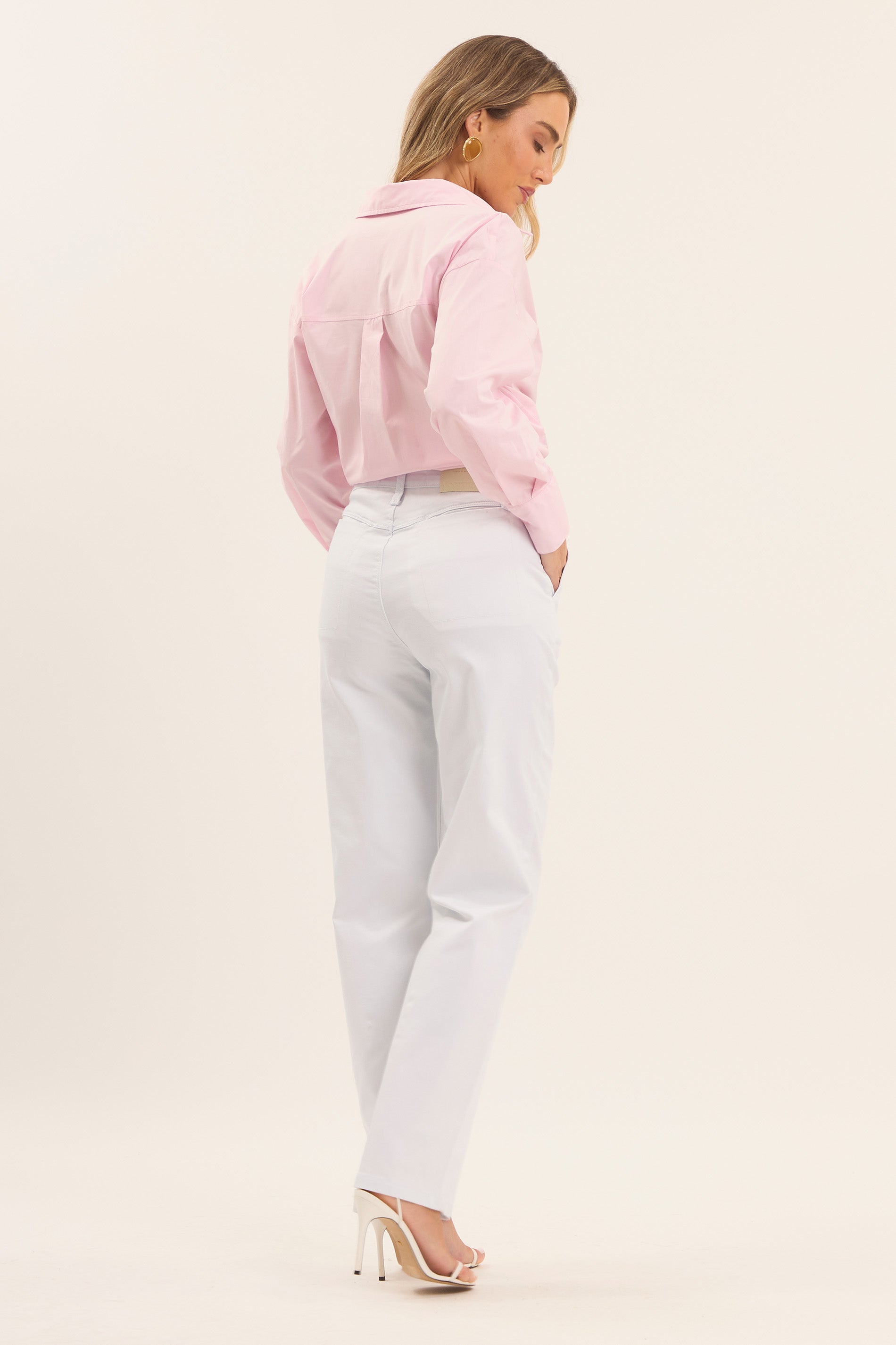 Calça Reta Cintura Alta e Caimento Estruturado