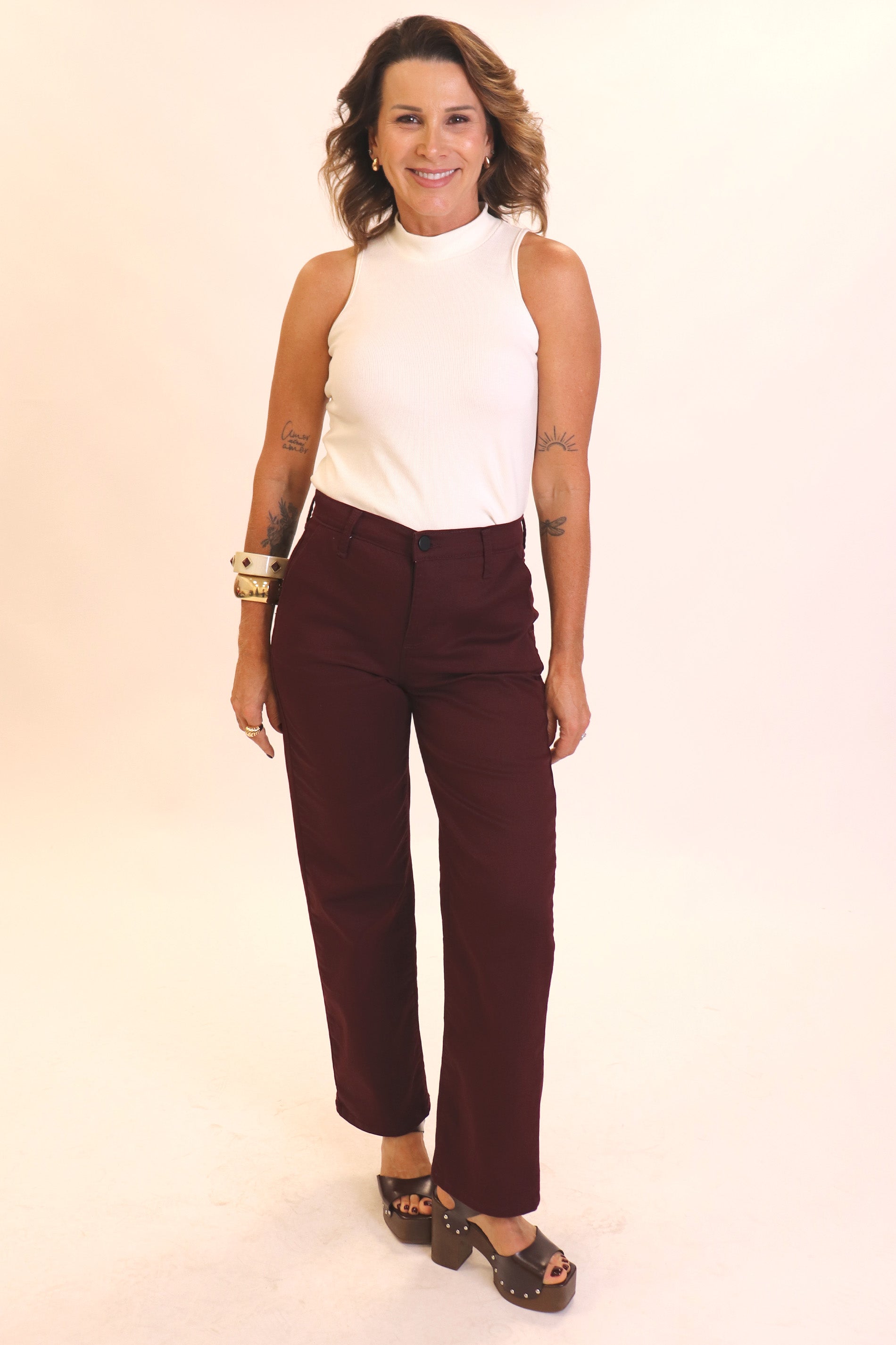 Calça Reta Cintura Alta e Caimento Estruturado