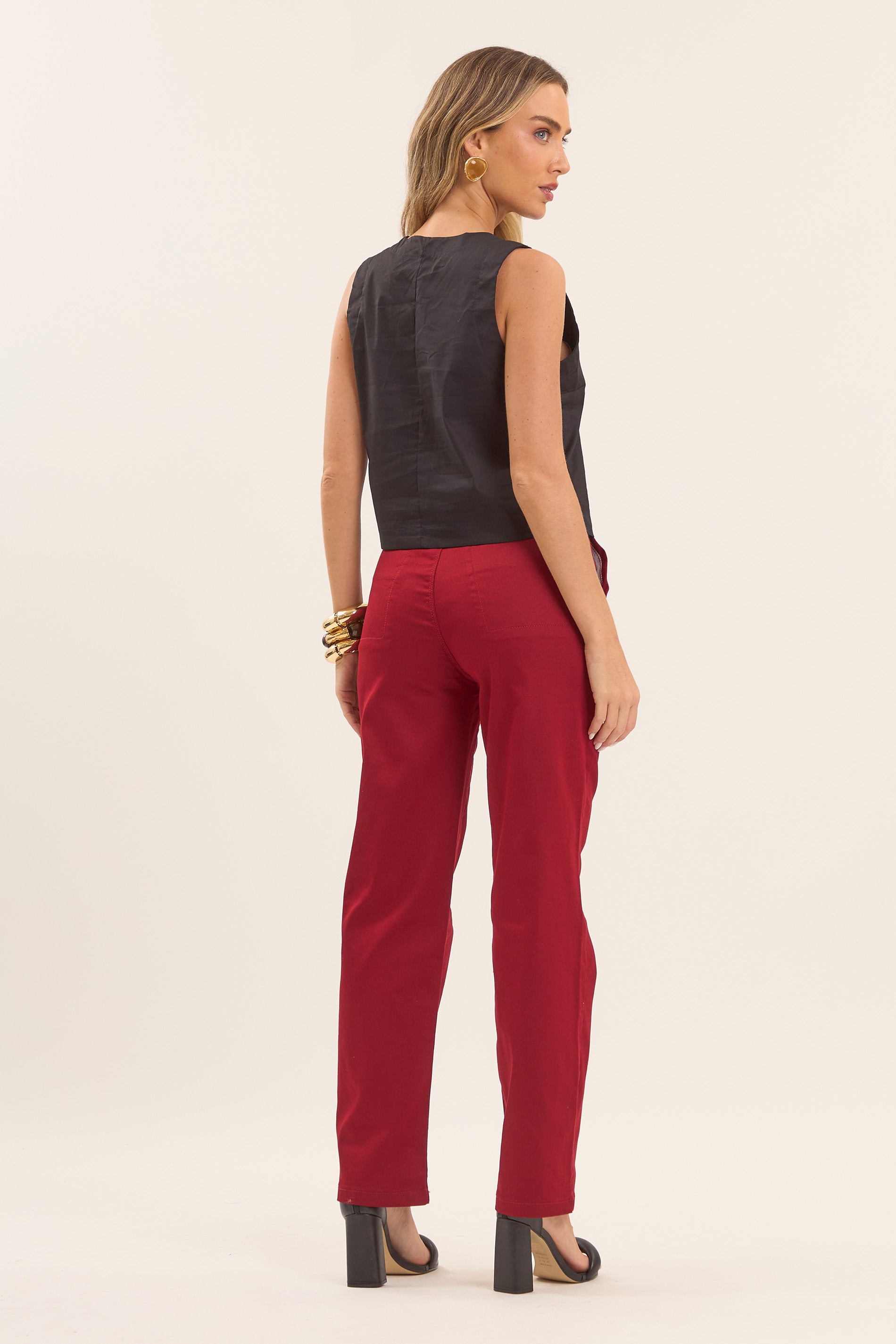 Calça Reta Cintura Alta com Bolsos Frontais