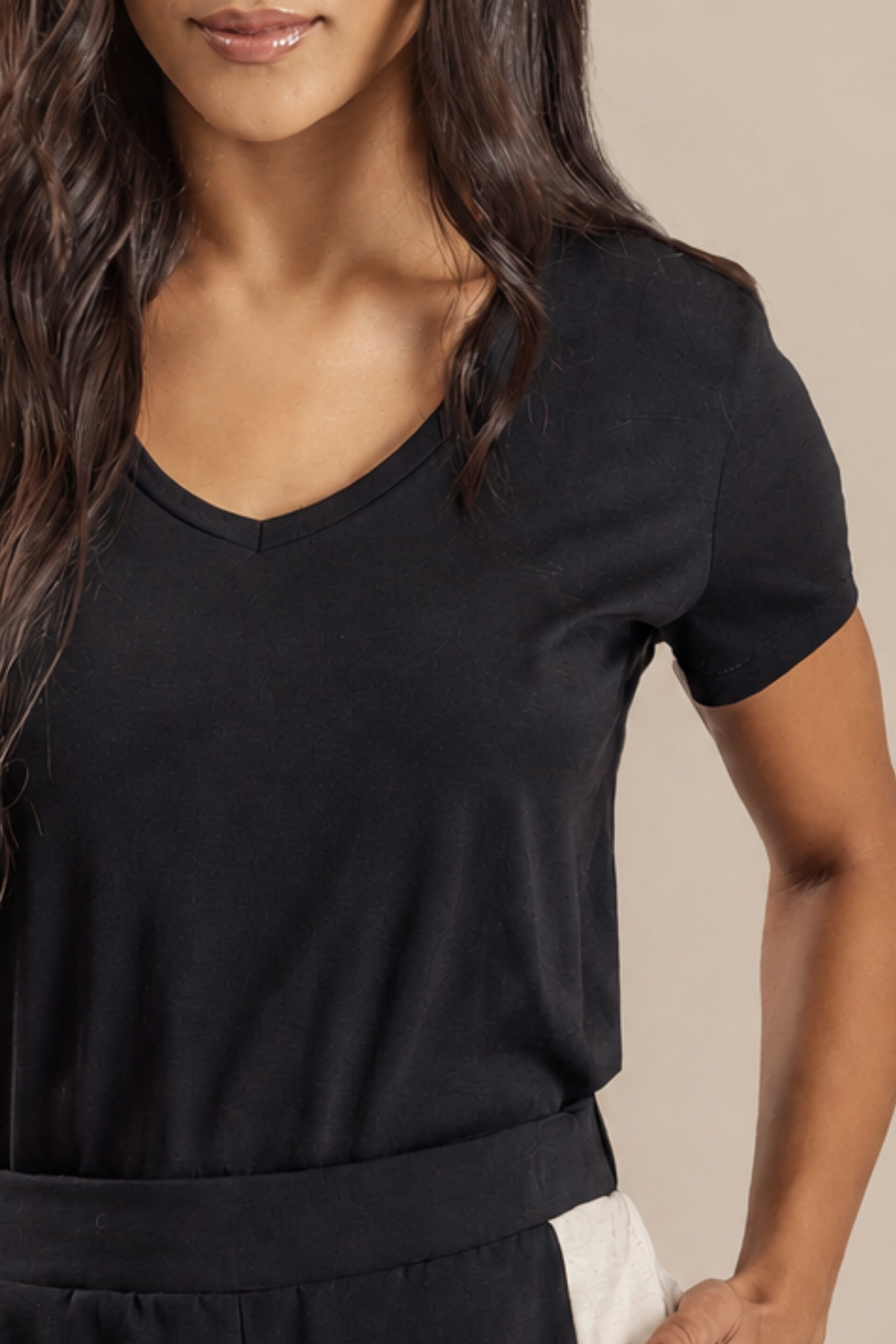 T-shirt Feminina com Decote V Miragem - Doce Trama
