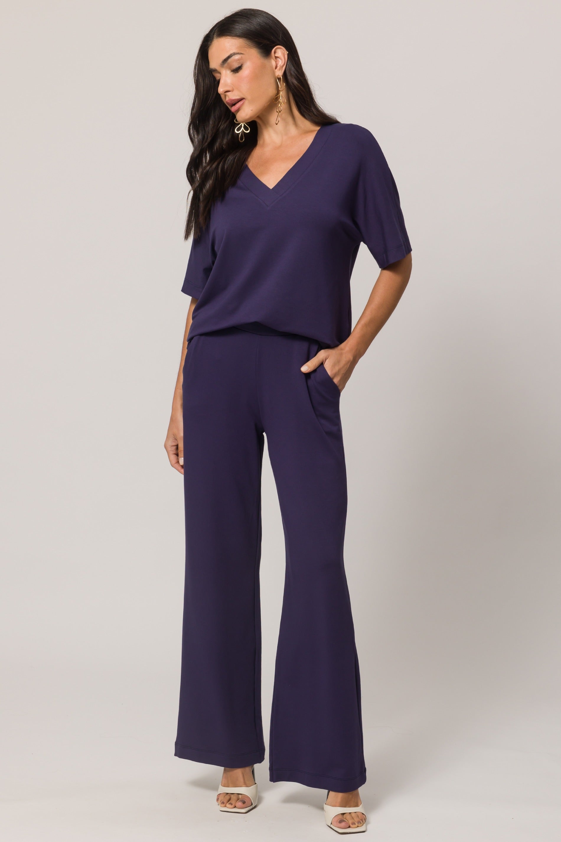 Calça em moletinho de viscose com bolsos faca